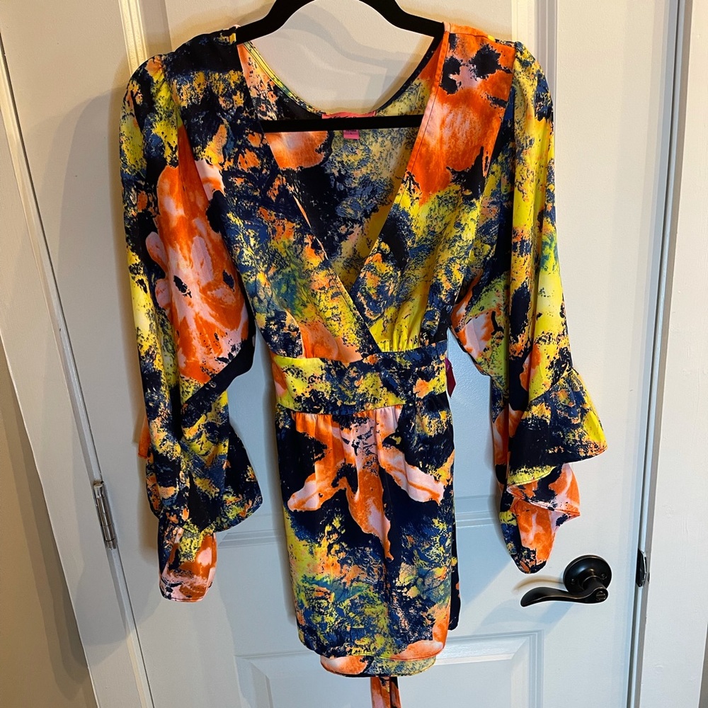 NWOT / Betsey Johnson / Size Large / Vibrant Print / Wrap Top/ Bell Sleeves